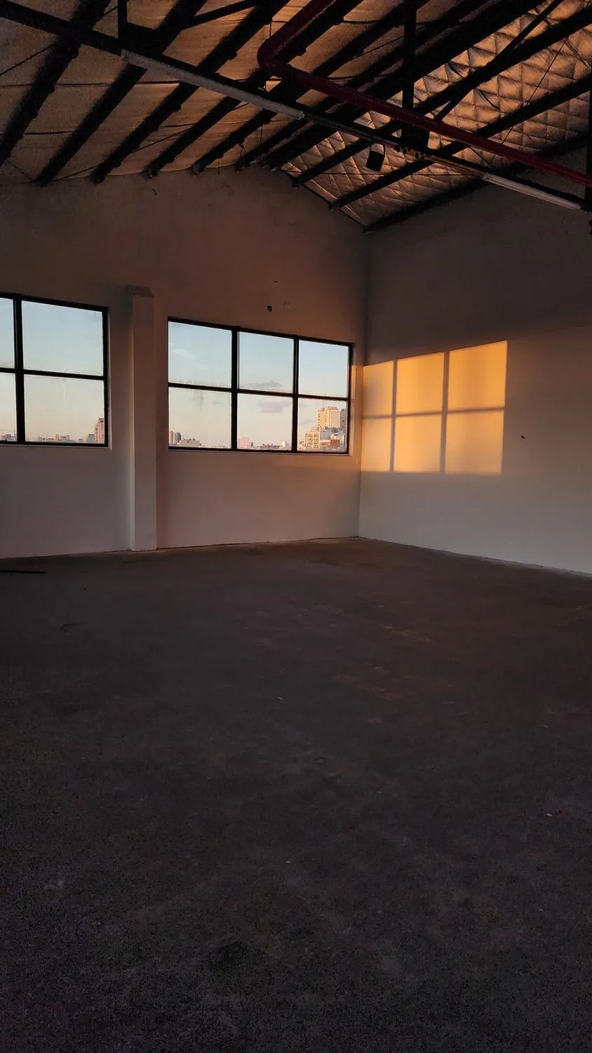 Espacio A, luz dorada